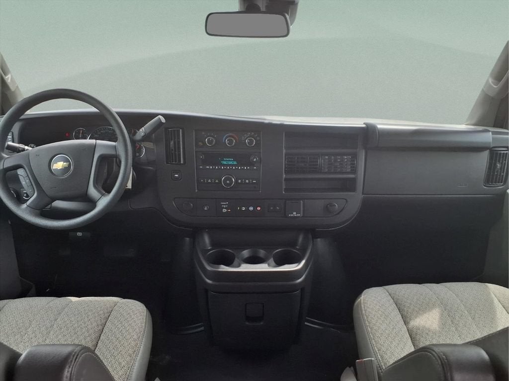 2024 Chevrolet Express Passenger 3500 1LT
